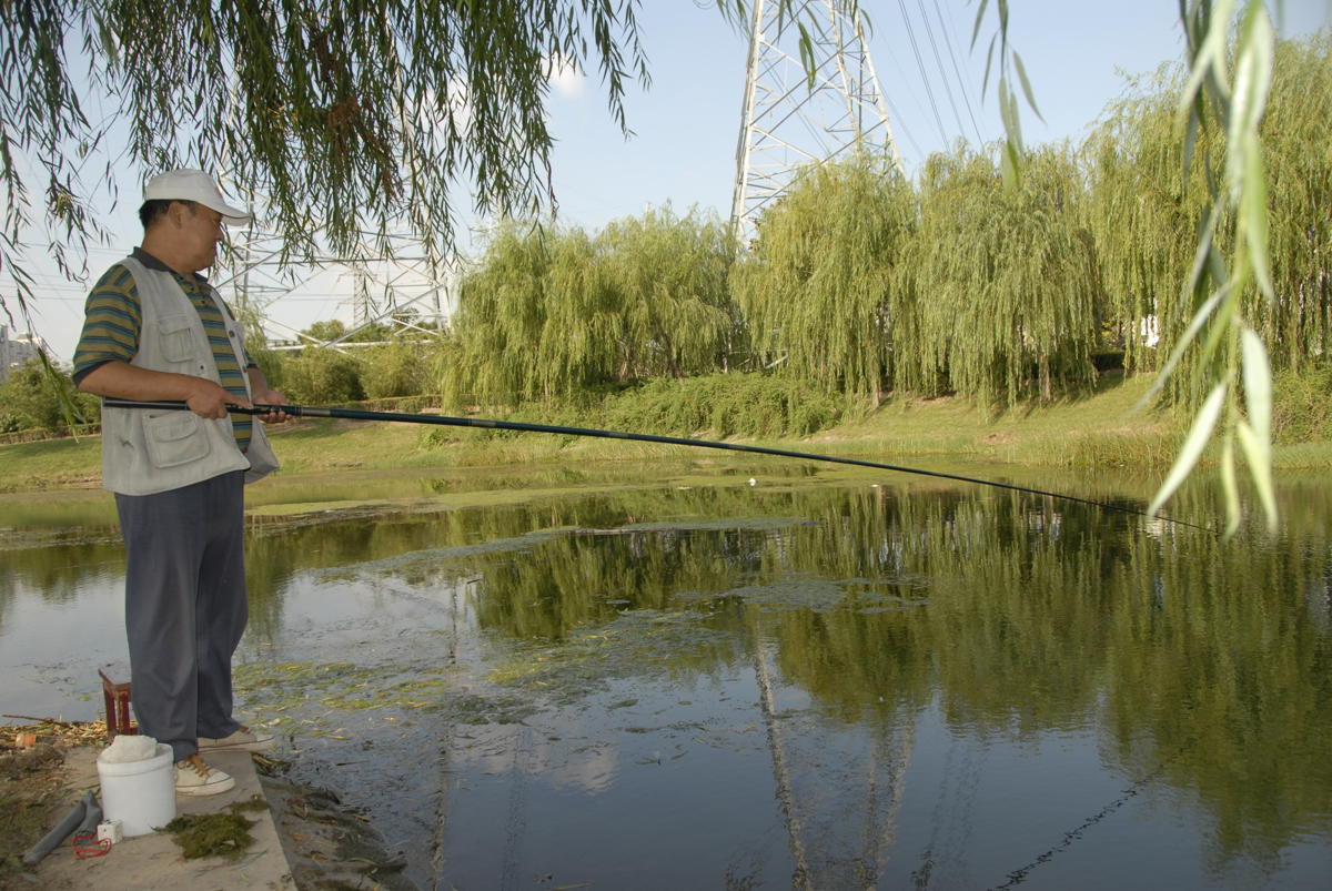 This angler was the only one to be seen in Shanghai.
