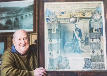 Alan Munro with a photo of his father Iddo, Australia’s first Tour de France cyclist