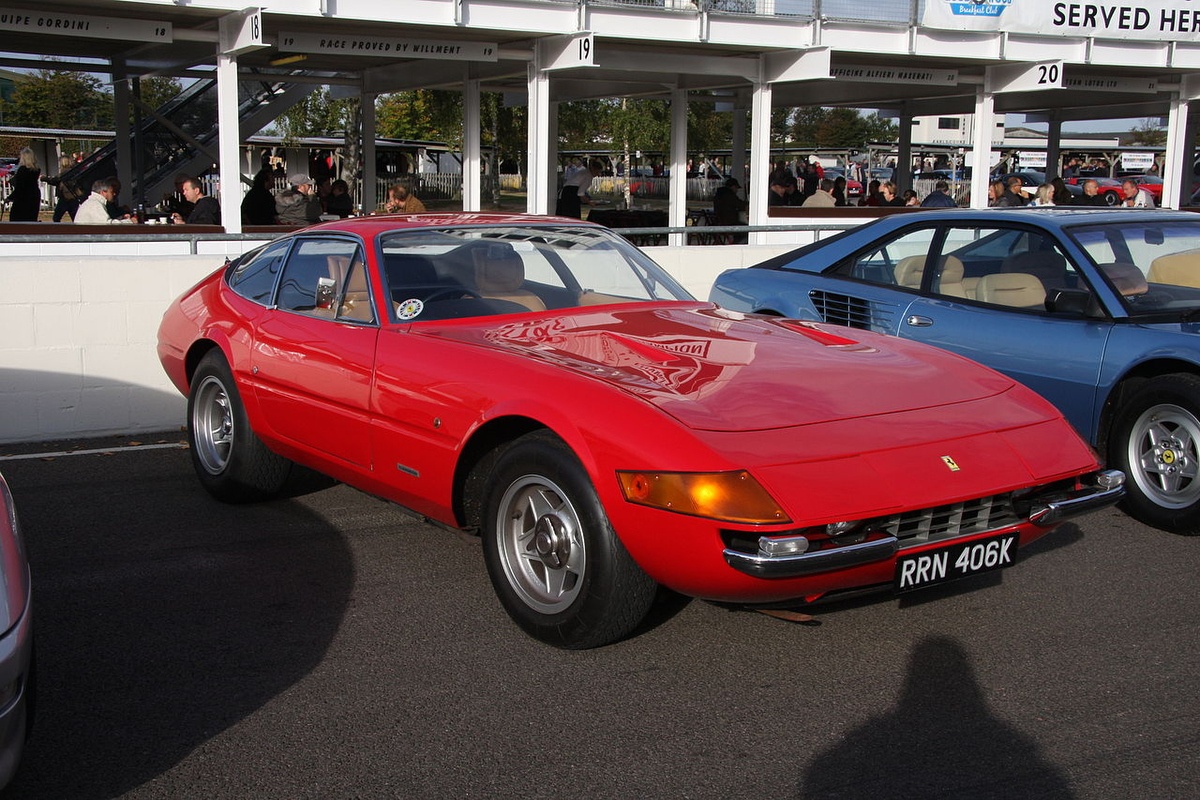 No going backwards in a Ferrari Daytona - Sportshounds