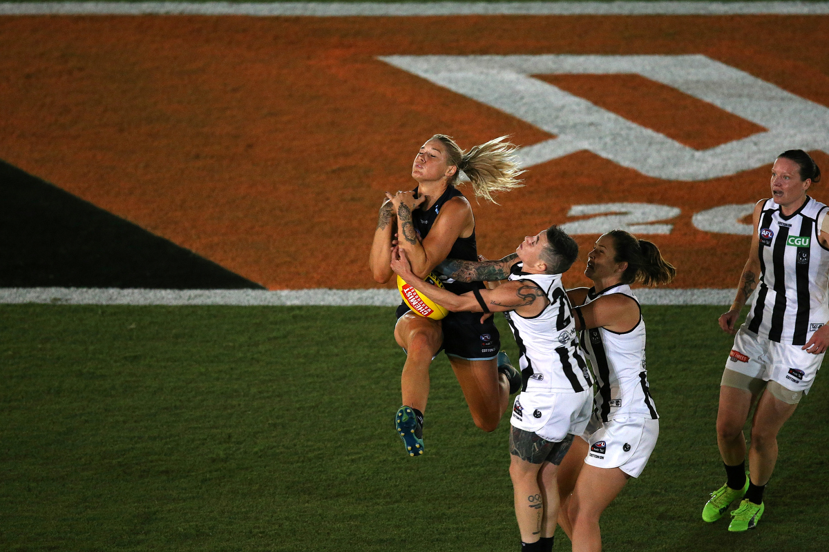 Carlton v Collingwood  Ikon park Tayla Harris Marks Third term