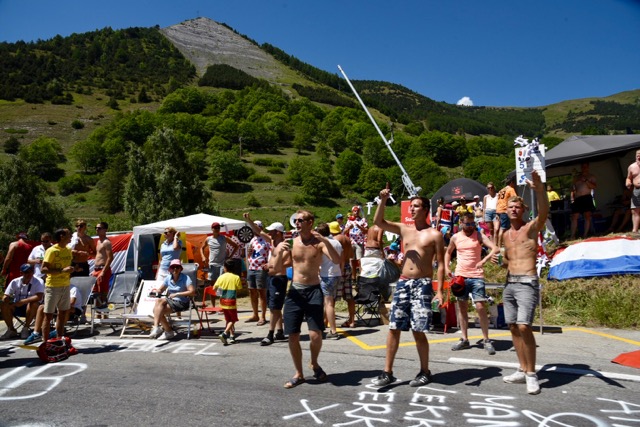 Tour fans turn on a nasty display as Thomas claims the Alpe