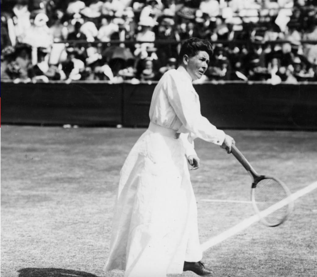 Charlotte Cooper with a tennis raquet